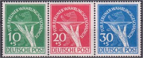 Briefmarken, Deutschland, Berlin 1948-1990
Währungsgeschädigte 1949. Herzstück aus Bl. 1 im waag. Dreierstreifen. Michel 700,- Euro.
**, Pracht