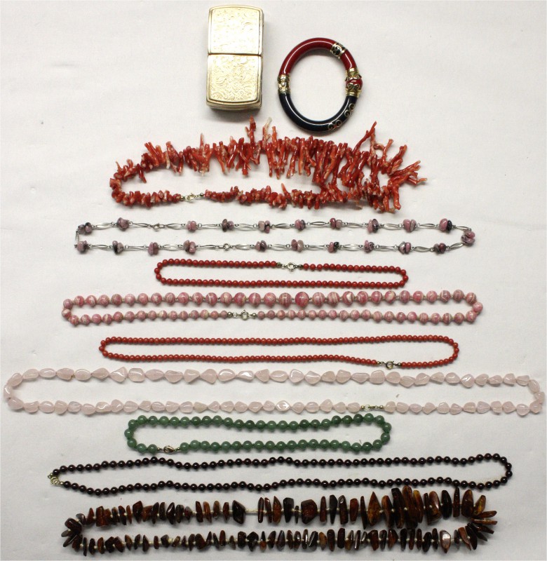Varia, Schmuck, Lots Schmuckstücke/Edelsteine
Div. Schmuckstücke: 3 Korallenket...