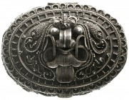 Varia, Silber
Kl. Pillendose, Silber 925. Sehr aufwendige Silberschmiedearbeit, oval mit dekorativen Auflötungen. 50 X 36 X 23 mm; 16,31 g.