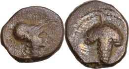 Greek Italy. Northern Apulia, Arpi. AE 15 mm, c. 215-212 BC. Obv. Head of Athena right, wearing Corinthian helmet. Rev. ΑΡΠΑ-ΝΟΥ. Grape bunch. HN Ital...