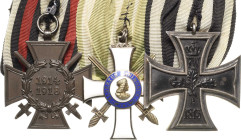 Ordensspangen
Spange mit 3 Auszeichnungen Deutsches Reich- Ehrenkreuz des Weltkrieges mit Schwertern 1914-1918 für Frontkämpfer. Verliehen 1934-1945....