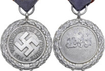 Orden des Dritten Reiches
Luftschutz-Ehrenzeichen 2. Stufe Verliehen 1938-1945. Aluminium silberfarben, 35 mm, 12,8 g OEK 3509 Nimmergut 4687 Vorzügl...