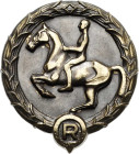Orden des Dritten Reiches
Deutsches Jugend-Reiterabzeichen Verliehen 1932-1945. Hohlprägung, Bronze getönt. 34 x 31 mm, 10,70 g. An Nadel und Nadelha...