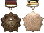 Orden der Deutschen Demokratischen Republik Staatliche Auszeichnungen
Vaterländischer Verdienstorden in Bronze Verliehen 1954-1972. Bronze mit feiner...