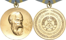 Orden der Deutschen Demokratischen Republik Staatliche Auszeichnungen
Friedrich-Engels-Preis in Gold Verliehen 1973-1989. Buntmetall vergoldet. 30,2 ...