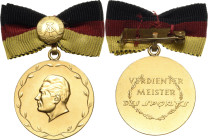 Orden der Deutschen Demokratischen Republik Staatliche Auszeichnungen
Verdienter Meister des Sports Verliehen 1985-1990. Buntmetall goldfarben. 35 mm...
