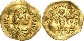 Justinus I. 518-527 Tremissis 518/527, Constantinopel Brustbild mit Diadem nach rechts, DN IVSTINVS PP AVI / Victoria mit Kranz und Globus nach rechts...