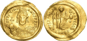 Justinianus I. 527-565 Solidus 538/542, Constantinopel Brustbild mit Helm, Diadem, Kreuzglobus und Schild haltend, DN IVSTINIANVS PP AVG / Victoria st...