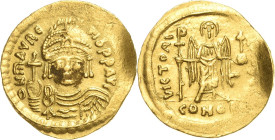 Mauricius Tiberius 582-602 Solidus 583/602 Constantinopel Brustbild mit Helm, Diadem, Kreuzglobus und Schild haltend, DN mAURIC Tlb PP AVG / Victoria ...