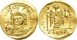 Mauricius Tiberius 582-602 Solidus 583/602, Constantinopel Brustbild mit Helm, Diadem, Kreuzglobus und Schild haltend, DN mAVRIC TIb PP AVC / Victoria...