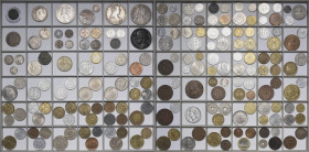 Allgemeine Lots
Lot-ca. 180 Stück Sammlung von ausländischen Münzen. Großteils 19. und 20. Jhd. Dabei Brasilien, Britisch-Indien, China, Frankreich, ...