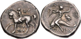 KALABRIEN TARENT
 AR-Didrachme/Nomos 272-240 v. Chr., Sy(...) und Lykinos Vs.: Jüngling reitet auf schreitendem Pferd n. l. und bekränzt es, Rs.: Tar...