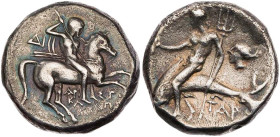 KALABRIEN TARENT
 AR-Didrachme/Nomos 272-240 v. Chr., Di(...) und Aristokles Vs.: Krieger reitet mit zwei Lanzen und Rundschild n. r. und erhebt Lanz...