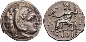 MAKEDONIEN, KÖNIGREICH
Alexander III., 336-323 v. Chr. AR-Drachme 310-301 v. Chr. (postum) Kolophon Vs.: Kopf des Herakles mit Löwenskalp n. r., Rs.:...