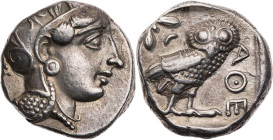 ATTIKA ATHEN
AR-Tetradrachme 400/390-353 v. Chr. Vs.: Kopf der Athena mit Helm und Lorbeer n. r., Rs.: Eule steht n. r., Kopf v. v., links oben Ölzwe...