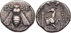 IONIEN EPHESOS
AR-Tetradrachme 360-350 v. Chr., Magistrat Zenodotos Vs.: Biene, Rs.: Hirschprotome n. r., Kopf n. l., links Dattelpalme BMC 43; Karwi...