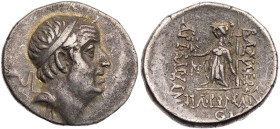 KAPPADOKIEN, KÖNIGREICH
Ariobarzanes I. Philorhomaios, 96-63 v. Chr. AR-Drachme 67/66 v. Chr. (= Jahr 29) Mzst. A (Eusebeia) Vs.: Kopf mit Diadem n. ...