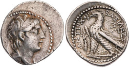 SYRIEN KÖNIGREICH DER SELEUKIDEN
Antiochos VII. Euergetes, 138-129 v. Chr. AR-Didrachme 137/136 v. Chr. (= Jahr 176) Tyros Vs.: drapierte Büste mit D...