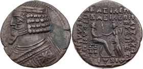 PARTHER, KÖNIGREICH DER ARSAKIDEN
Phraates IV., 38/7-2 v. Chr. AR-Tetradrachme Jahr und Monat nicht lesbar Seleukeia am Tigris Vs.: Büste in Ornat mi...