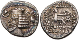 PARTHER, KÖNIGREICH DER ARSAKIDEN
Phraates IV., 38/7-2 v. Chr. AR-Drachme Ekbatana Vs.: Büste in Ornat mit Diadem n. l., links oben Stern in liegende...