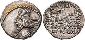 PARTHER, KÖNIGREICH DER ARSAKIDEN
Pakoros I., 78-120 n. Chr. AR-Drachme Ekbatana Vs.: Büste in Ornat mit Diadem n. l., Rs.: 7-zeilige Beischrift, Ars...