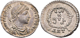 RÖMISCHE KAISERZEIT
Valentinianus I., 364-375 n. Chr. AR-Siliqua 367-375 n. Chr. Antiochia Vs.: D N VALENTINI-ANVS P F AVG, gepanzerte und drapierte ...