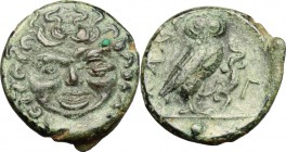 Sicily. Kamarina. AE Oncia, 415-405 BC. D/ Gorgoneion. R/ Owl standing right; holding lizard; in exergue one pellet. CNS III, 13. AE. g. 1.35 mm. 13.0...