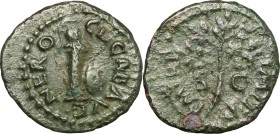 Nero (54-68). AE Quadrans, 62-68. D/ Column; on top, helmet; to right, shield; behind, spear. R/ Olive branch. RIC 251. AE. g. 1.34 mm. 16.00 Dark gre...