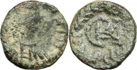 Vandals in North Africa and Sardinia. Gelimer (530-534). AE Nummus, Carthage mint, 530-534. D/ Bust right. R/ Monogram. BMC 4-6. MEC 28-30. AE. g. 0.8...