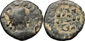 Vandals (?), Anonymous issue. AE Nummus, 5th century. D/ Bust right. R/ Inscription in three lines within wreath. AE. g. 0.61 mm. 10.00 F.