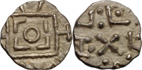 AR Sceat, Anglo-Saxon, Frisia, c. 695-740. D/ Standard. R/ Cross. Spink 840. AR. g. 1.18 mm. 11.00 About EF.