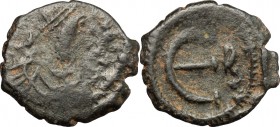 Anastasius I (491-518). AE Pentanummmium. D/ Bust of Anastasius I right, diademed, draped. R/ E. MIBE 62. DOC 49a. AE. g. 1.41 mm. 15.00 Imitative iss...