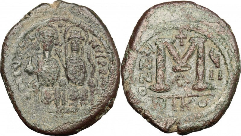 Justin II (565-578). AE Follis, Nicomedia mint, 571-572. D/ Justin and his wife ...