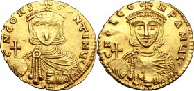 Constantine V (741-775). Av Solidus, Constantinople mint, 741-775. D/ Bust of Constantine facing, crowned, wearing chlamys; holding cross potent and a...