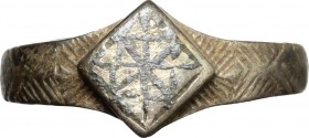 Silver ring with geometric decoration. Medieval, 10th-14th century. Size 18.5 mm.