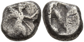 ACHAEMENID EMPIRE. Time of Darios I to Xerxes II (485-420 BC). Sardes.
AR Siglos (14.1mm 5.2g)
Obv: Persian king in kneeling-running stance right, h...
