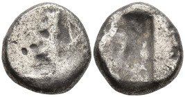 ACHAEMENID EMPIRE. Time of Darios I to Xerxes II (485-420 BC). Sardes.
AR Siglos (16mm 5.46g)
Obv: Persian king in kneeling-running stance right, ho...
