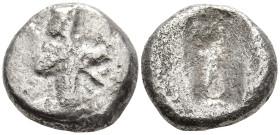ACHAEMENID EMPIRE. Time of Darios I to Xerxes II (485-420 BC). Sardes.
AR Siglos (15.3mm 4.86g)
Obv: Persian king in kneeling-running stance right, ...