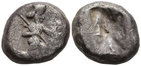 ACHAEMENID EMPIRE. temp. Darios I to Xerxes II (Circa 485-420 BC) . Sardes mint.
AR Siglos (14.1mm 5.08g)
Obv: Persian king or hero, wearing kidaris...
