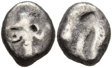 ACHAEMENID EMPIRE. Time of Artaxerxes II to Artaxerxes III (Circa 375-340 BC). Sardes.
AR Siglos (14.2mm 5.25g)
Obv: Persian king in kneeling-runnin...