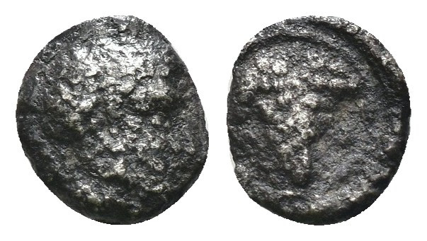 Cilicia. Soloi. (390-375 BC) AR Obol. Obv: male head right. Rev: grape bunch. We...