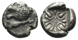 Ionia. Miletos. (4th Century BC) AR Obol. Obv: forepart of lion right. Rev: star-like floral pattern. Weight 1,11 gr - Diameter 7 mm