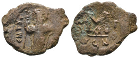 Constans II. (641-668 AD). Follis. Obv: Constans II. standing facing. Rev: M. Weight 2,94 gr - Diameter 22 mm