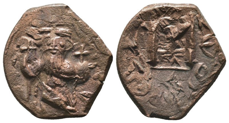 Constans II. (641-668 AD). Follis. Obv: Constans II. standing facing. Rev: M. We...