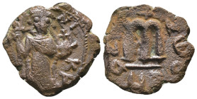 Constans II. (641-668 AD). Follis. Obv: Constans II. standing facing. Rev: M. Weight 4,19 gr - Diameter 20 mm