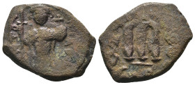 Constans II. (641-668 AD). Follis. Obv: Constans II. standing facing. Rev: M. Weight 4,44 gr - Diameter 20 mm