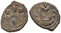 Heraclius. (610-641 AD) Æ Follis. Constantinople. Obv: Heraclius and sons standing facing. Rev: ANNO M. Weight 3,78 gr - Diameter 23 mm