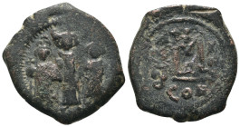 Heraclius. (610-641 AD) Æ Follis. Constantinople. Obv: Heraclius and sons standing facing. Rev: ANNO M. Weight 9,88 gr - Diameter 19 mm