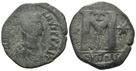 Justin I. (518-527 AD) Æ Follis. Antioch. Obv: D N IVSTINVS P P AVG. diademed bust right. Rev: M between stars, cross above. Weight 9,50 gr - Diameter...