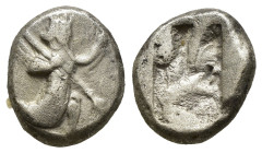 Persia, Achaemenid Empire. temp. Darios I to Xerxes II (ca 485-420 BC) AR Siglos Silver. Sardes mint.
Obv: Persian king or hero, wearing kidaris and ...